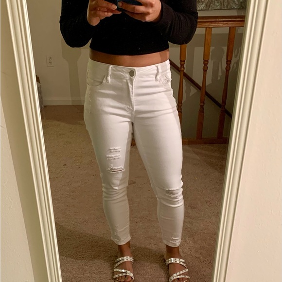 Refuge White Stretchy Cropped Jeans - Picture 3 of 10